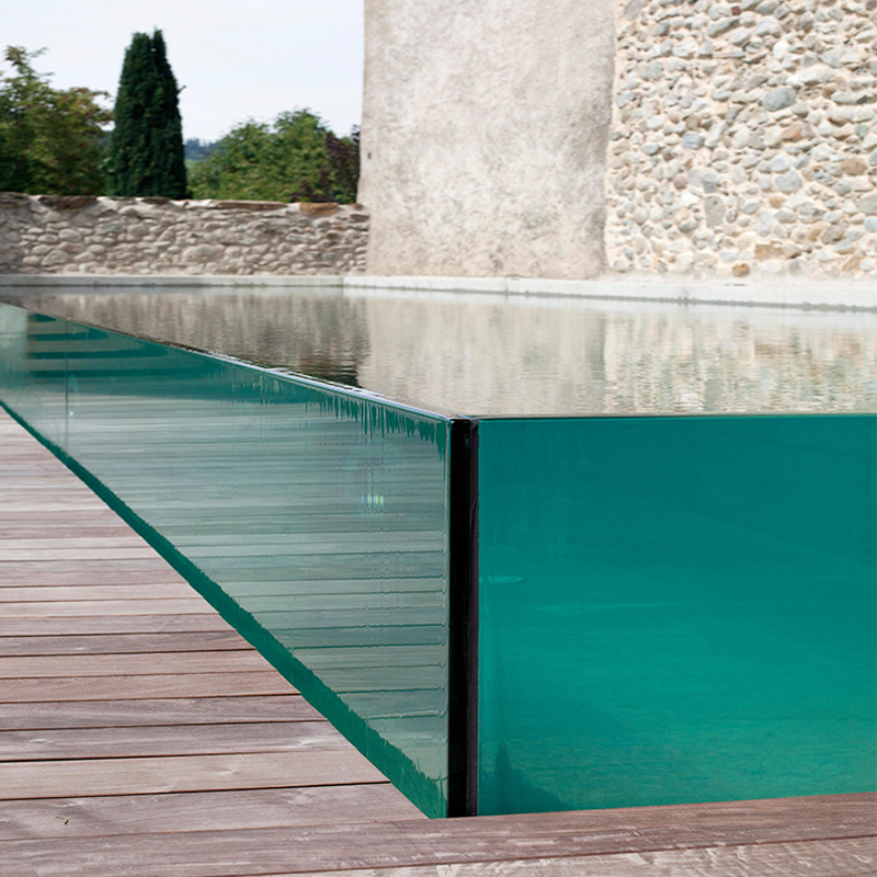 Glass pool fence safety comparison and installation environments